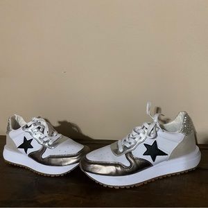 Makers tennis shoes - women’s 9